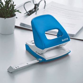 LEITZ Bürolocher NewNeXXt 50081036 blau für 30 Blatt